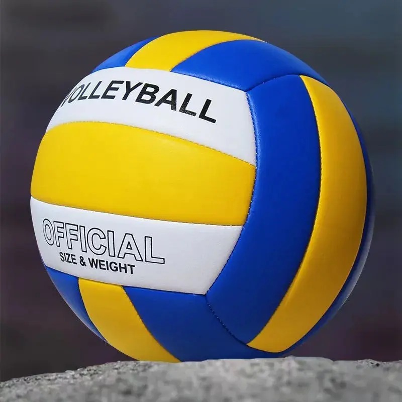 Primeira bola de vôlei oficial do casal
